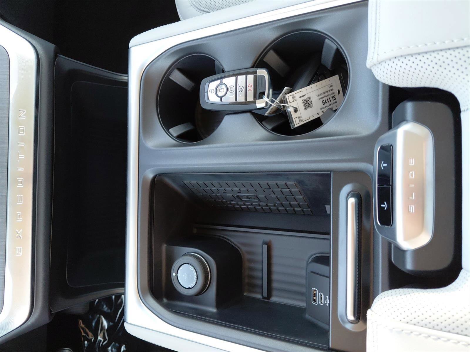 New 2025 Ford Expedition Max Platinum w/ Platinum Ultimate Package image 38