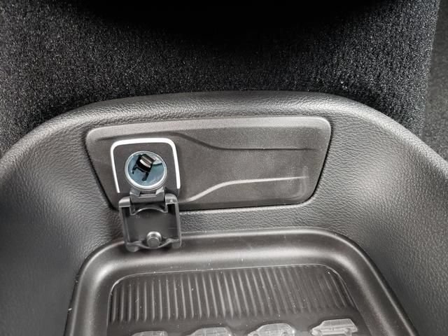 New 2027 Chrysler Pacifica Select FWD image 31