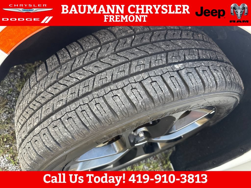 Used 2025 Chrysler Pacifica Limited FWD image 28