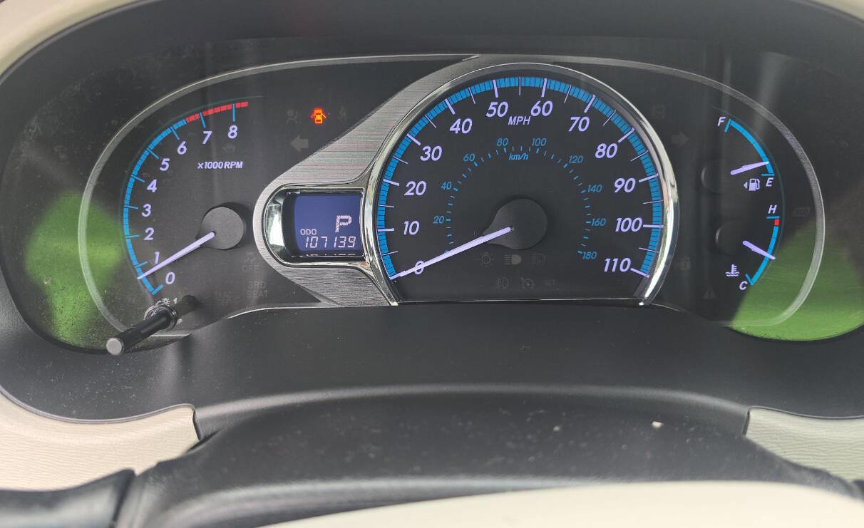 Used 2014 Toyota Sienna XLE image 17