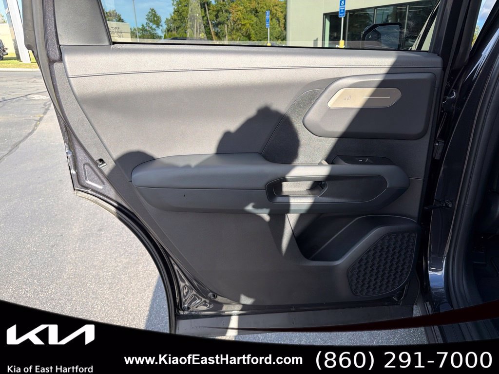 Used 2027 Kia Telluride S w/ Towing Package AWD/4WD image 18