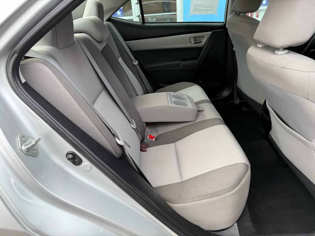 Used 2018 Toyota Corolla LE image 18