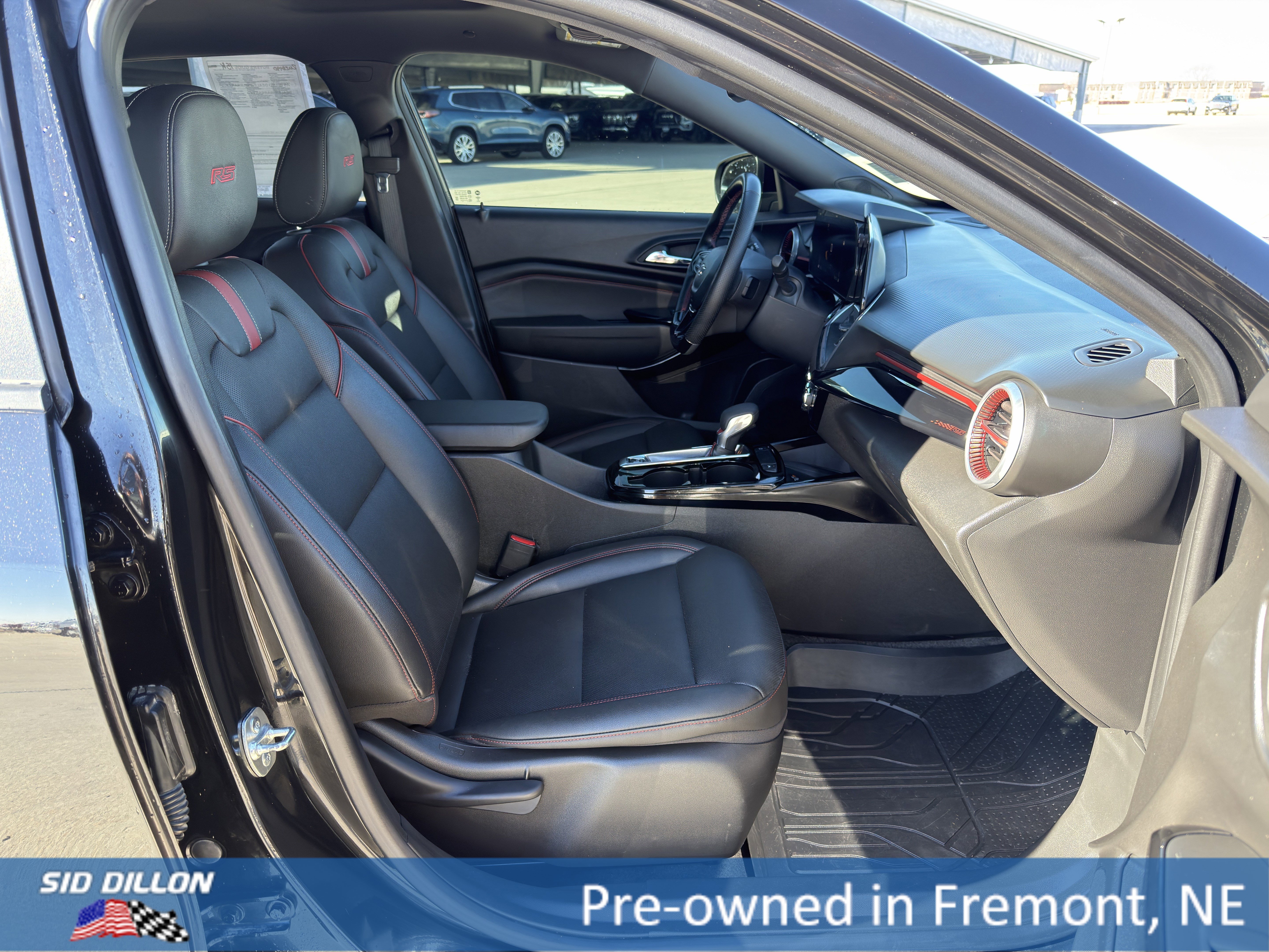 Used 2025 Chevrolet Trax RS w/ Sunroof Package FWD image 13