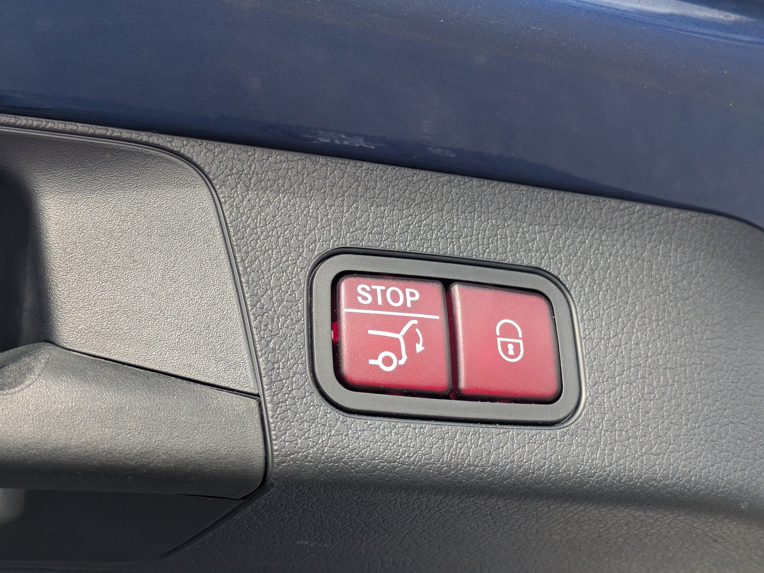 Certified 2025 Mercedes-Benz GLB 250 image 12