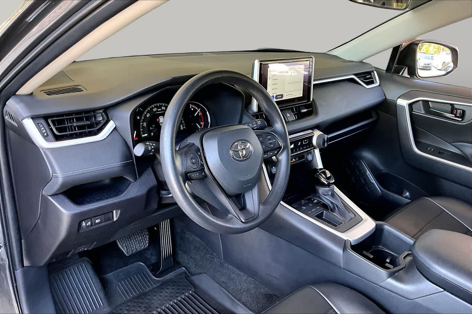Certified 2025 Toyota RAV4 LE FWD image 30