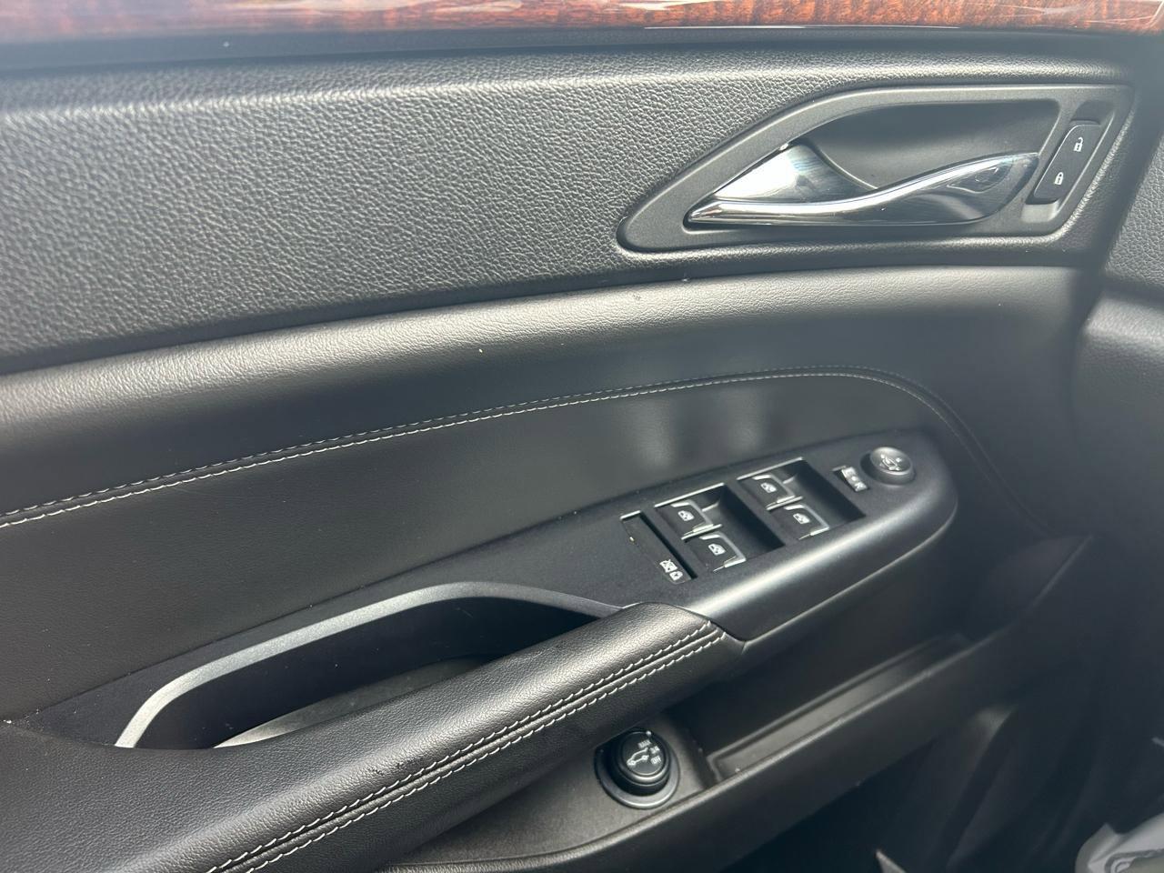 Used 2015 Cadillac SRX Luxury w/ Driver Awareness Package AWD/4WD image 30