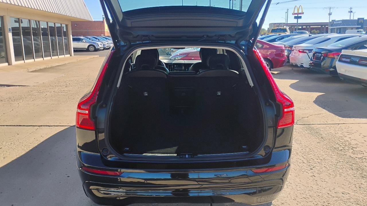 Used 2022 Volvo XC60 B5 Momentum AWD/4WD image 19