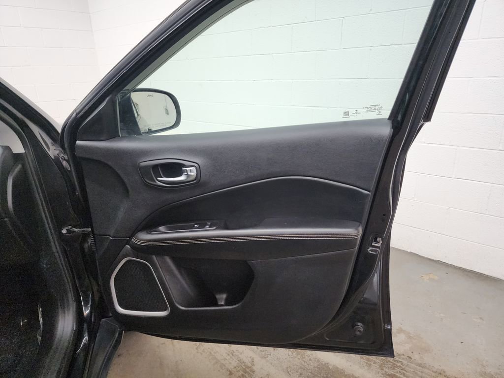 Used 2019 Jeep Compass Latitude image 30