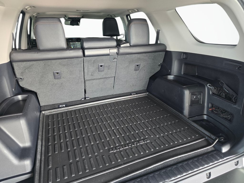 Used 2023 Toyota 4Runner 40th Anniversary SE AWD/4WD image 16