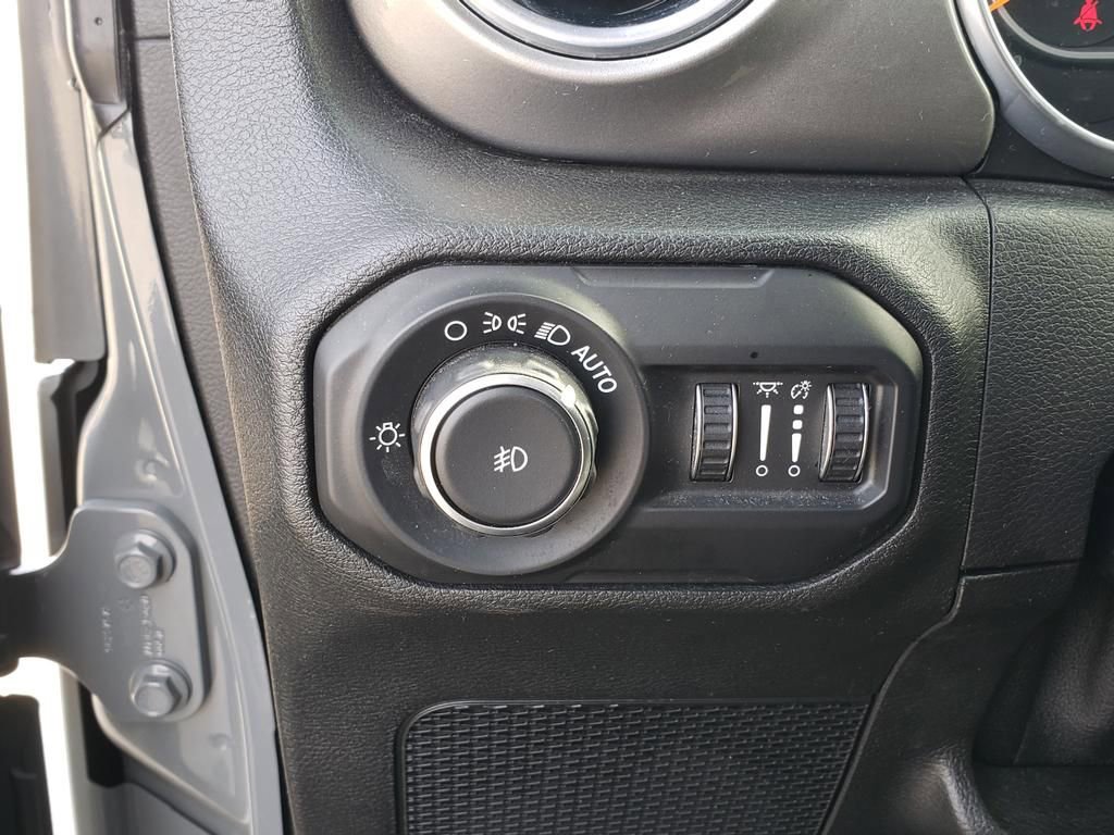 Used 2018 Jeep Wrangler Unlimited Sahara w/ Cold Weather Group image 32