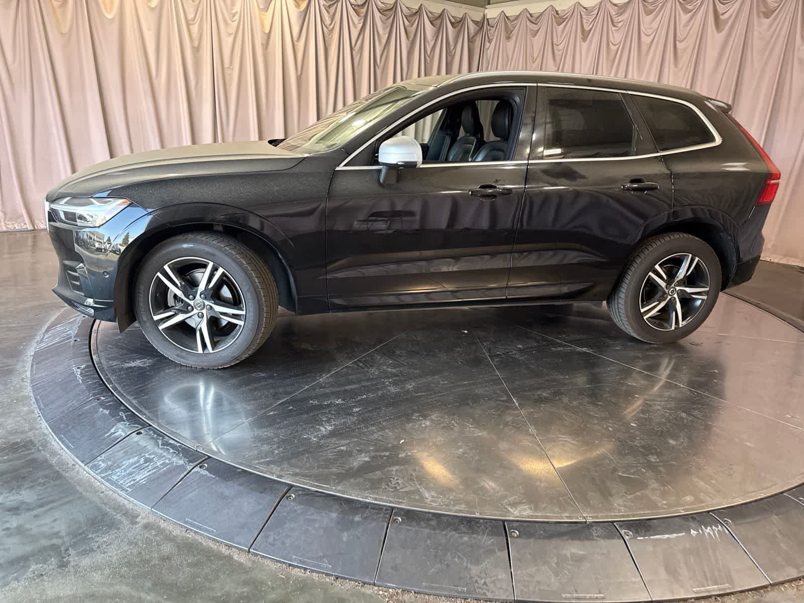 Used 2018 Volvo XC60 T5 R-Design w/ Convenience Package AWD/4WD image 6