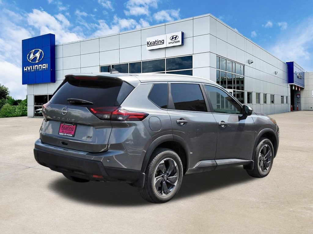 Used 2024 Nissan Rogue SV w/ SV Premium Package FWD image 5