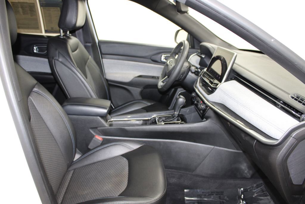 Used 2024 Jeep Compass Latitude image 22