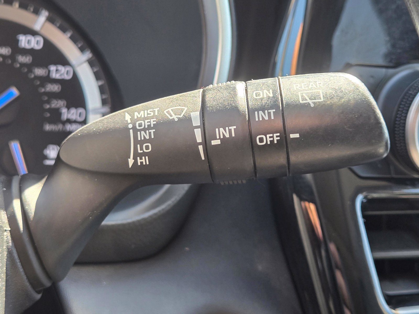 Used 2021 Toyota Highlander XLE AWD/4WD image 25