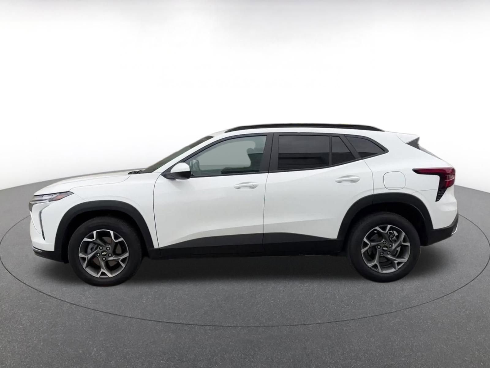 Used 2025 Chevrolet Trax LT image 9