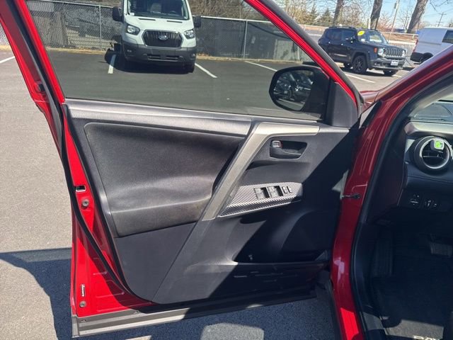 Used 2013 Toyota RAV4 XLE image 19