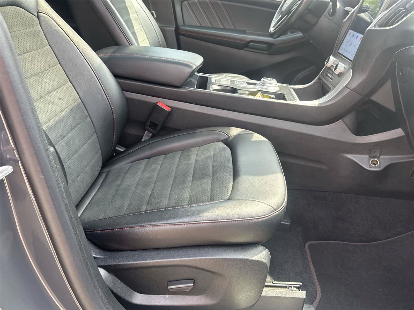 Used 2021 Ford Edge ST-Line AWD/4WD image 18