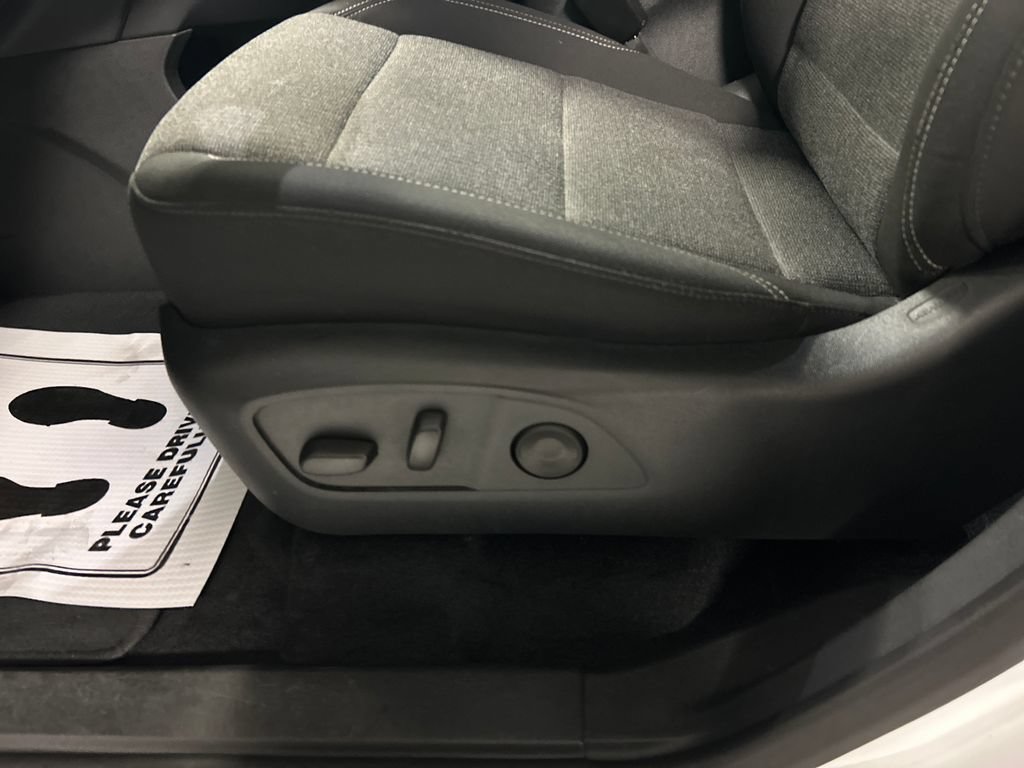 Used 2025 GMC Acadia Elevation FWD image 13