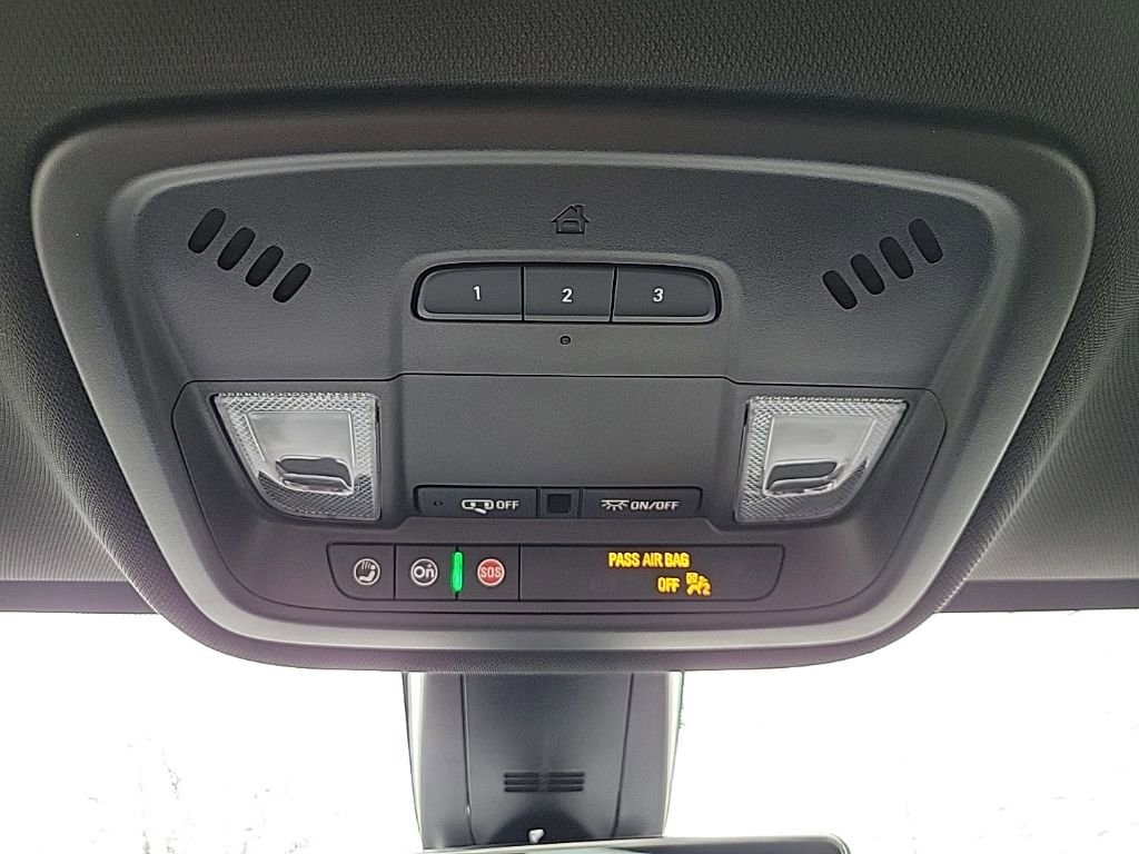 Used 2023 Chevrolet Traverse LT w/ Rear Camera Mirror Package image 17