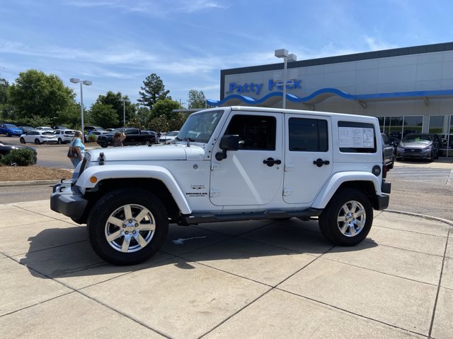 Used 2017 Jeep Wrangler Unlimited Sahara w/ Connectivity Group AWD/4WD image 6