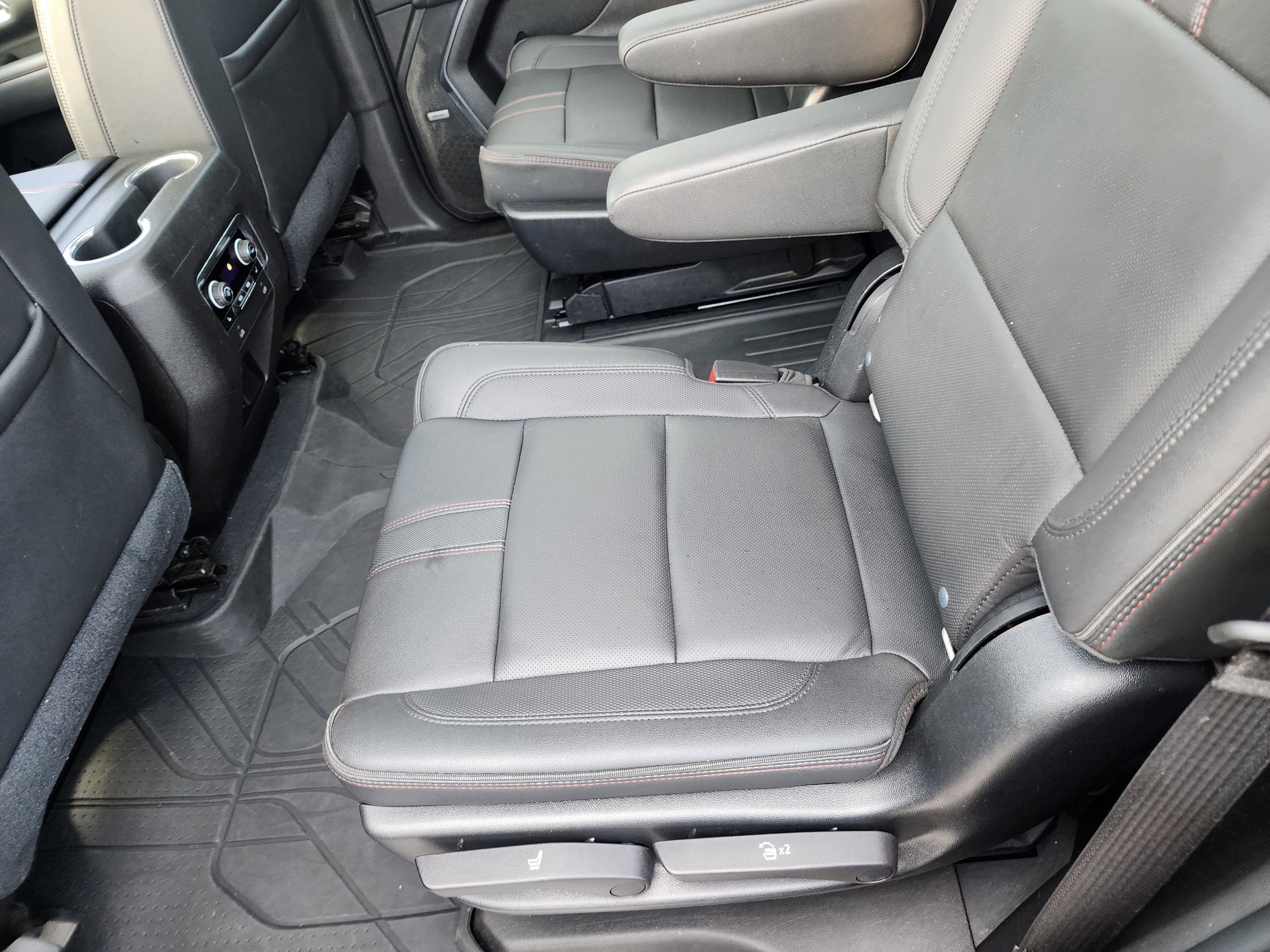 Used 2021 Chevrolet Tahoe RST w/ Luxury Package image 15