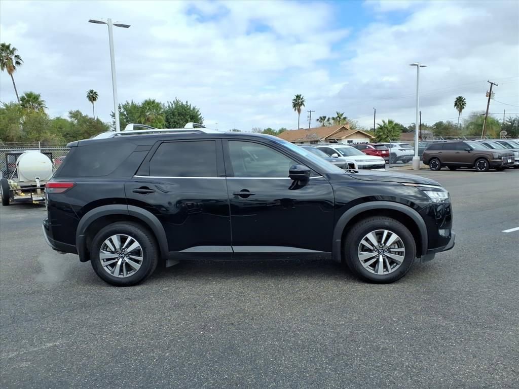 Used 2023 Nissan Pathfinder SL w/ Black Appearance Package image 6