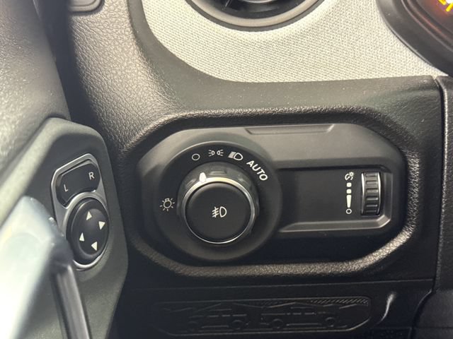 Used 2024 Jeep Wrangler Unlimited Sport AWD/4WD image 38