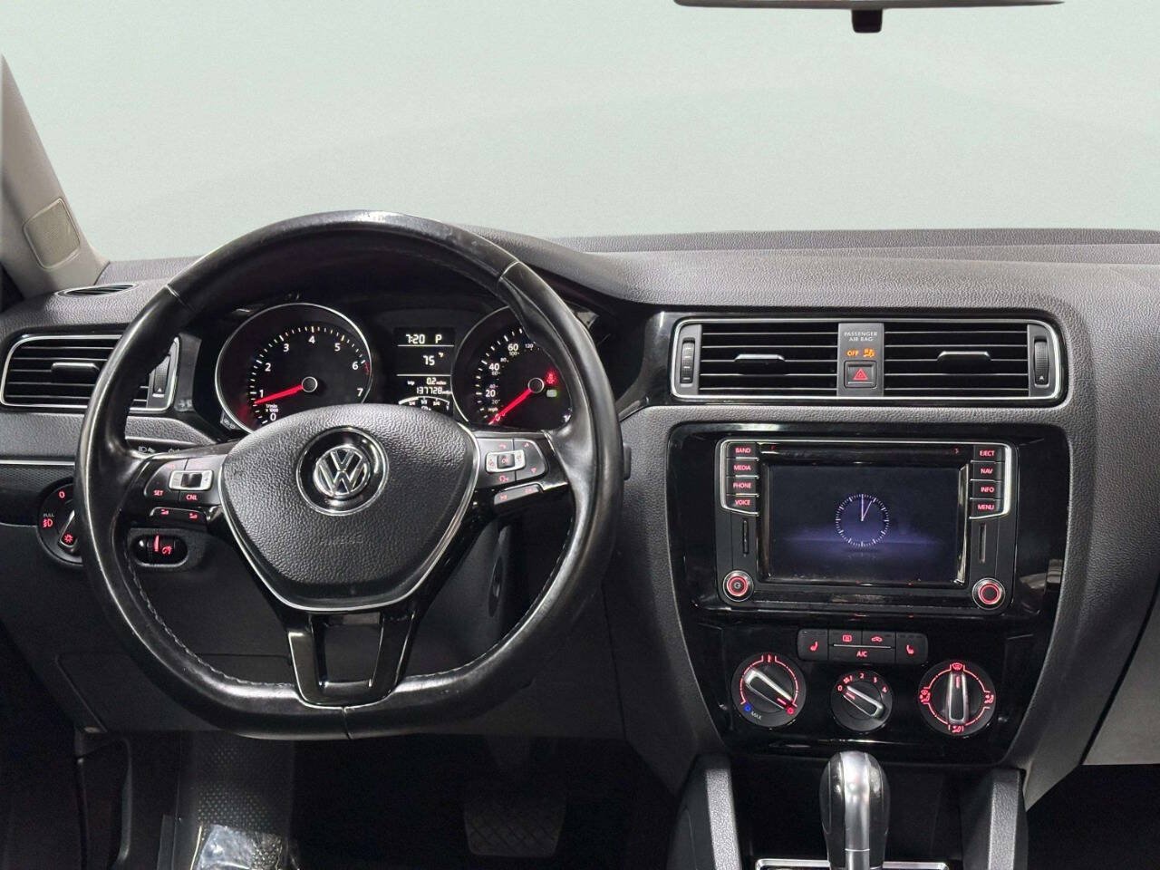 Used 2016 Volkswagen Jetta SEL FWD image 25