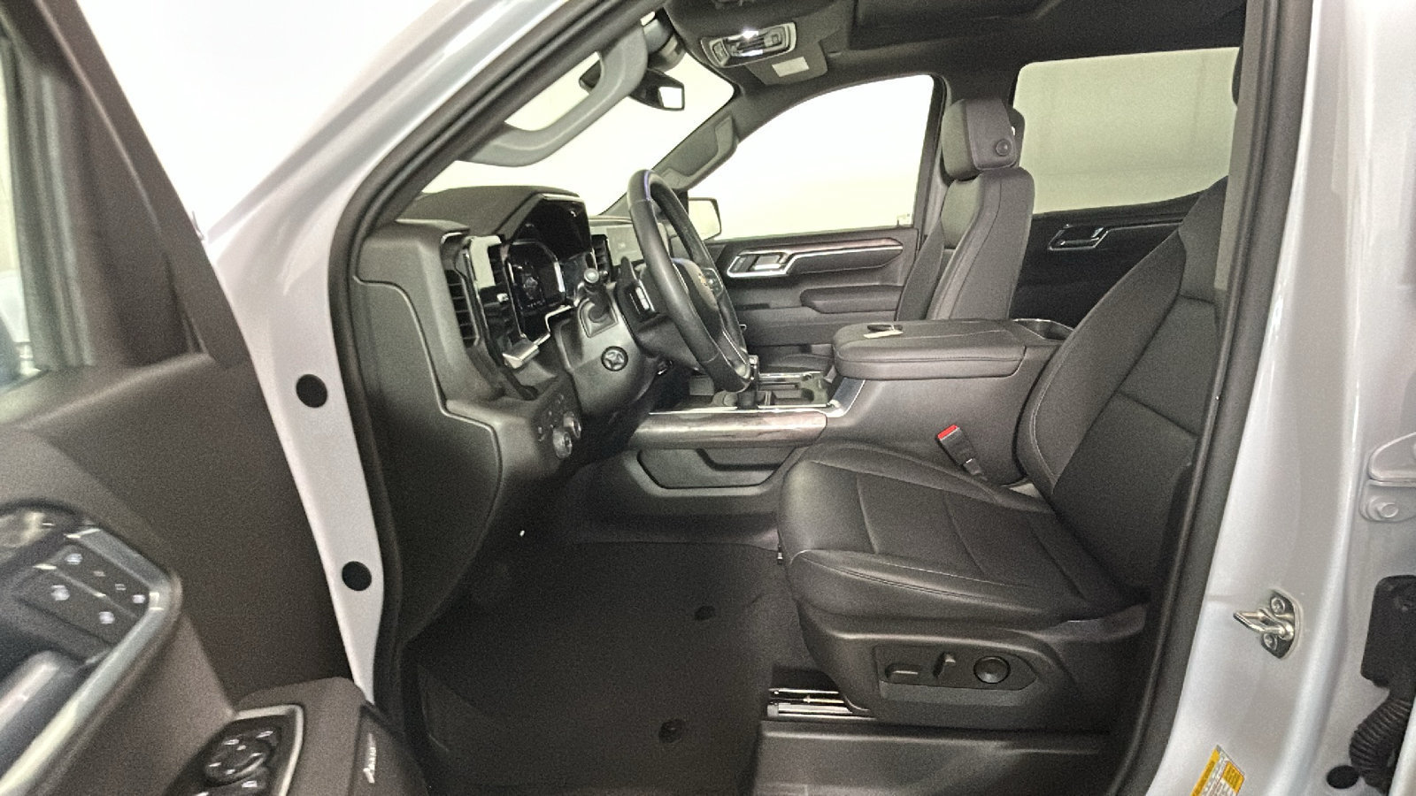 Used 2026 Chevrolet Silverado 1500 LTZ w/ LTZ Convenience Package II AWD/4WD image 14