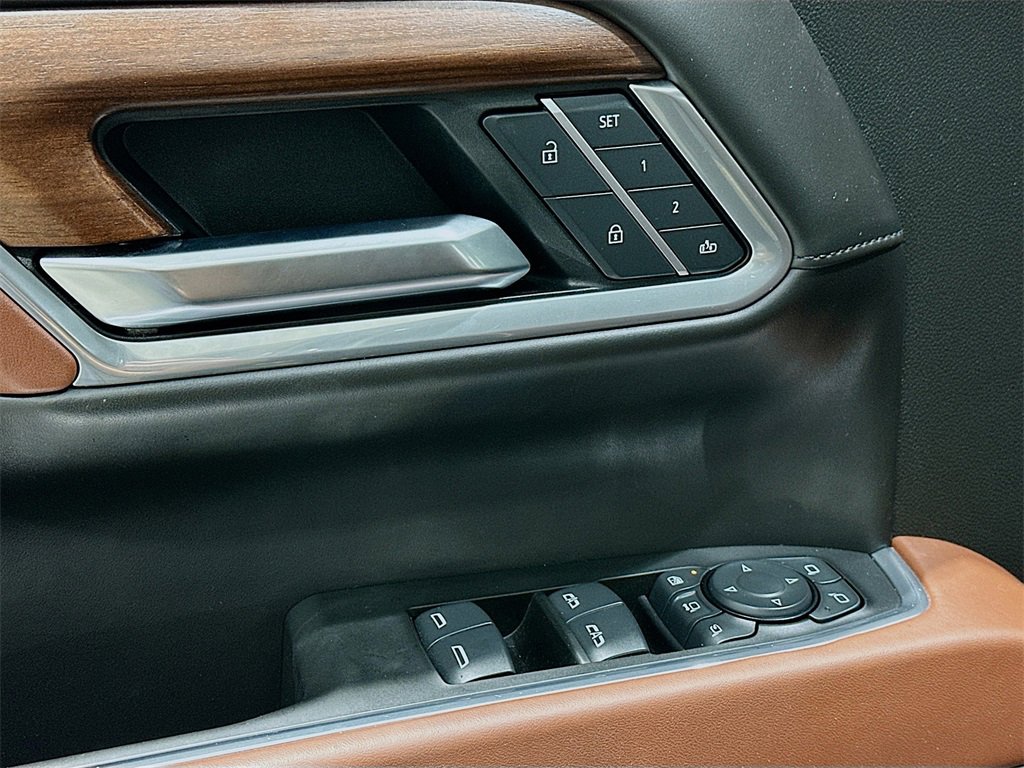 Used 2025 GMC Sierra 2500 Denali Ultimate image 18