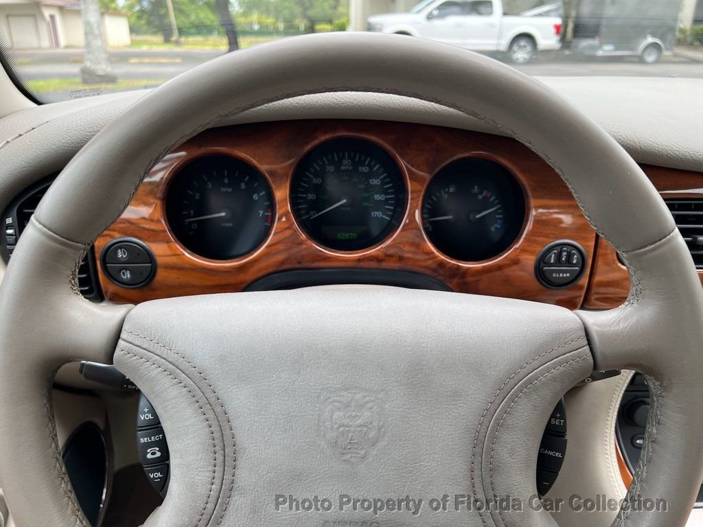 Used 2000 Jaguar XJ8 RWD image 48