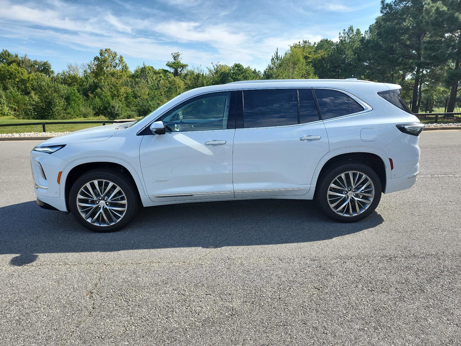 New 2026 Buick Enclave Avenir w/ Super Cruise Package image 2
