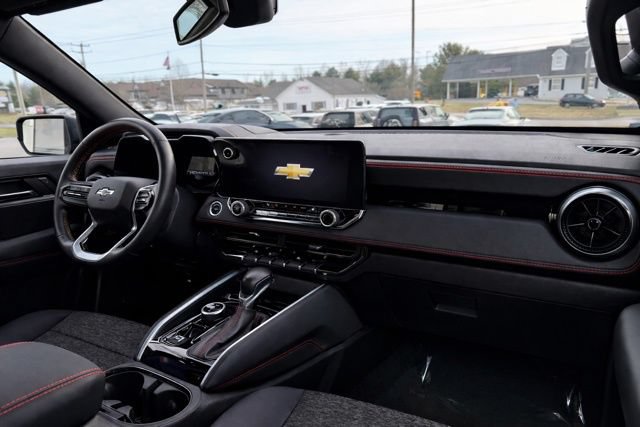 Used 2025 Chevrolet Colorado Z71 AWD/4WD image 16
