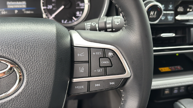 Used 2026 Toyota Highlander XLE AWD/4WD image 24