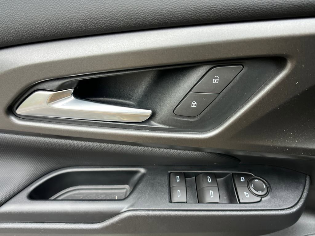 Used 2026 Chevrolet Equinox EV LT FWD image 12