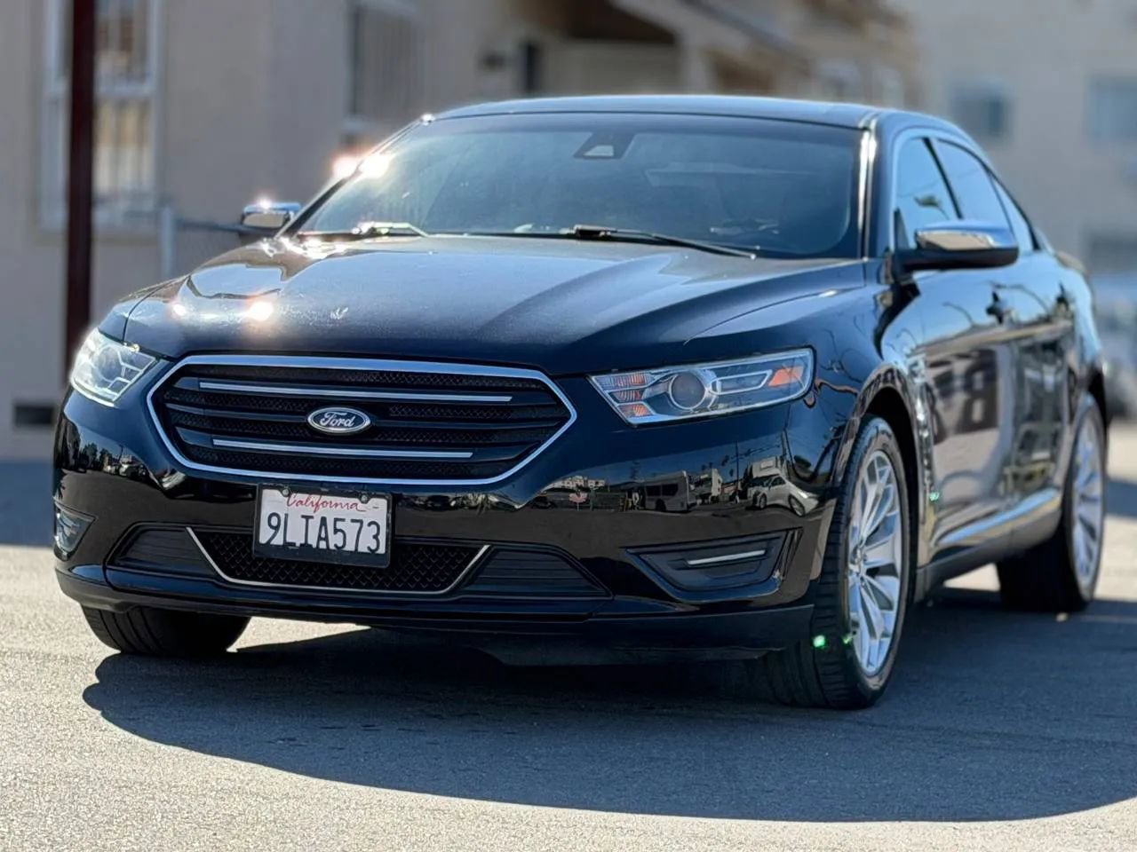 Used 2017 Ford Taurus Limited image 5