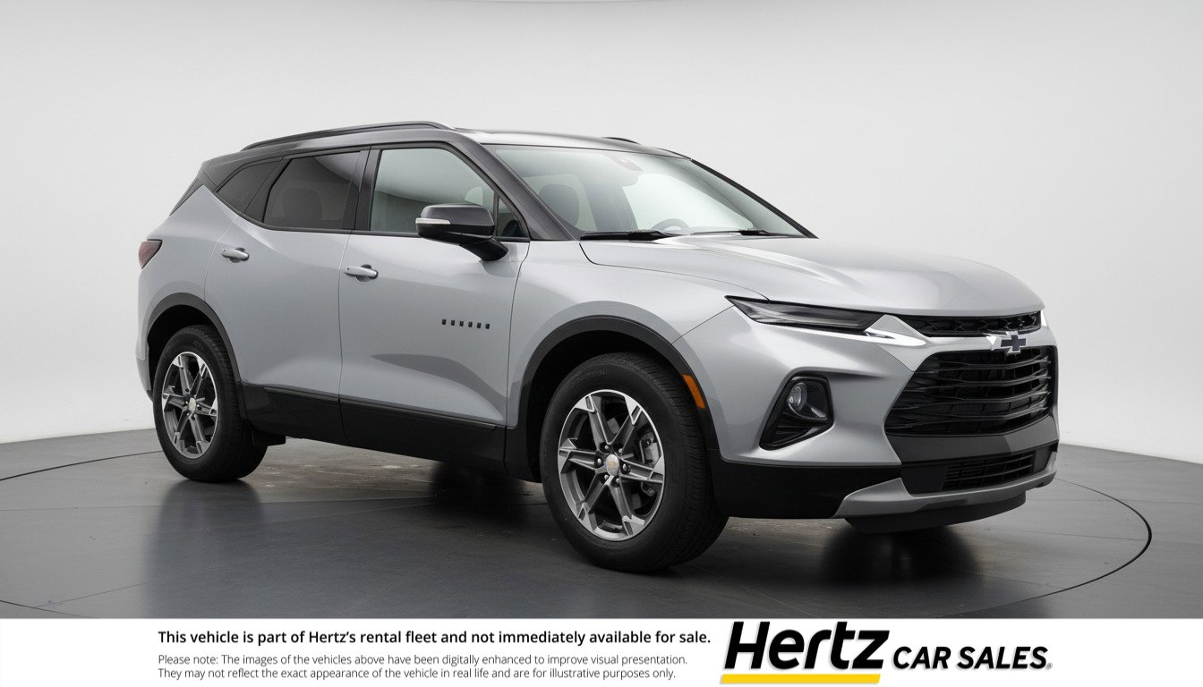 Used 2025 Chevrolet Blazer LT image 1
