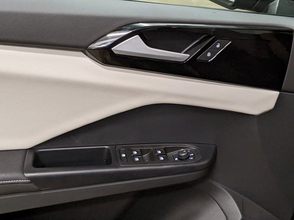 New 2026 Volkswagen Taos S image 10