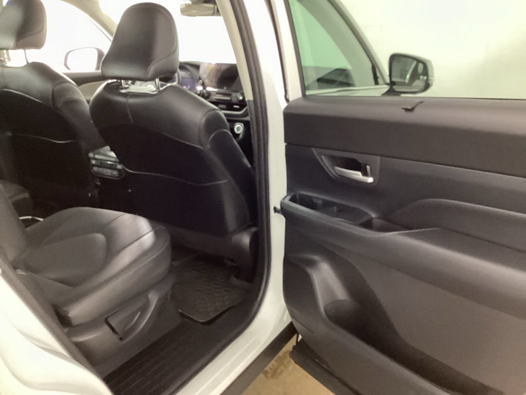 Used 2024 Toyota Grand Highlander AWD image 19