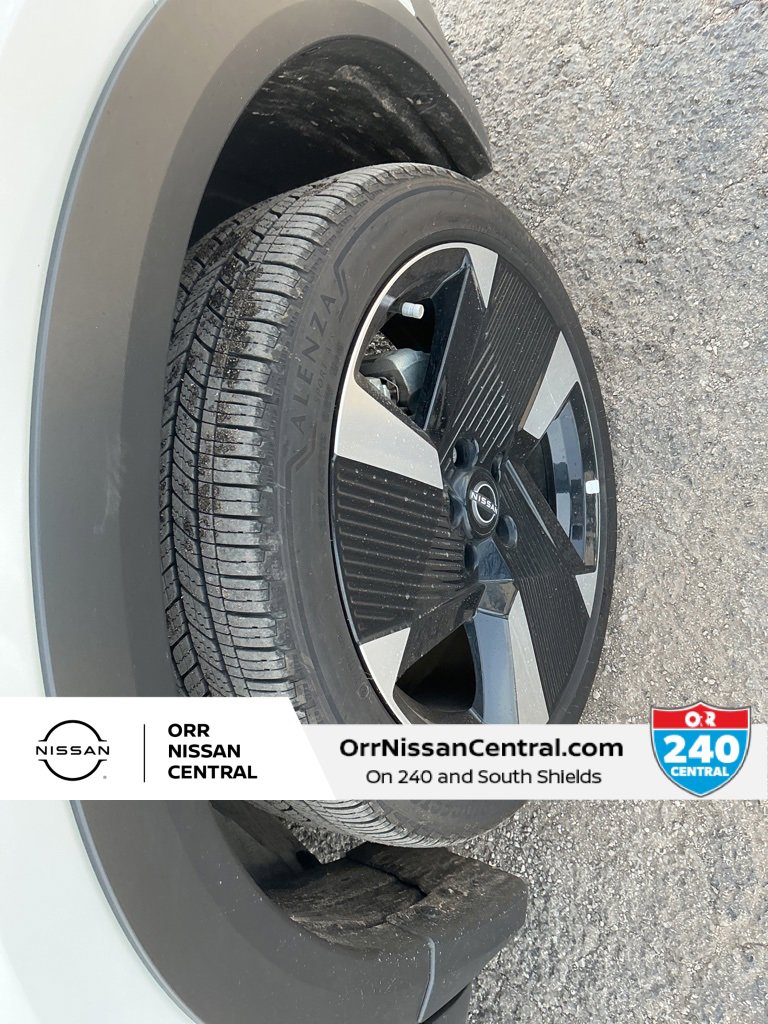 Used 2025 Nissan Kicks SR image 9