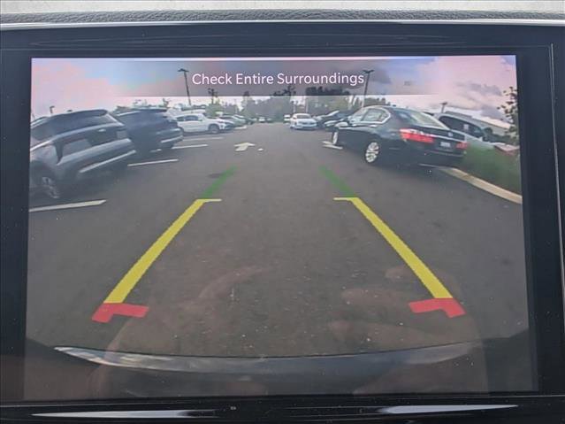 Used 2024 Chrysler Pacifica Select image 13