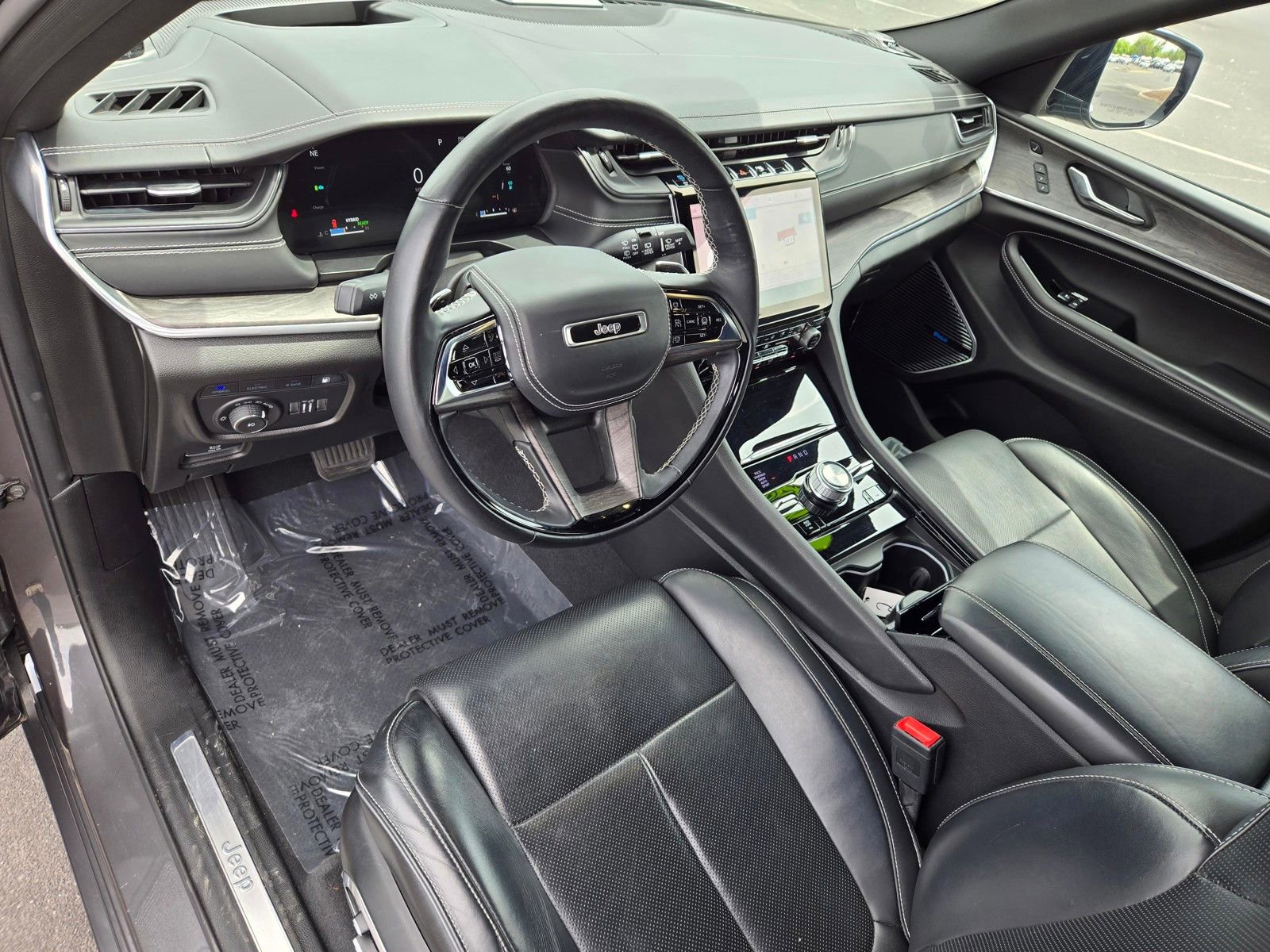 Used 2022 Jeep Grand Cherokee Overland w/ Advanced Protech Group III AWD/4WD image 17
