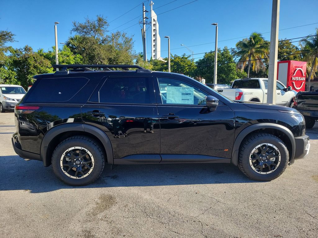 New 2025 Nissan Pathfinder Rock Creek image 8