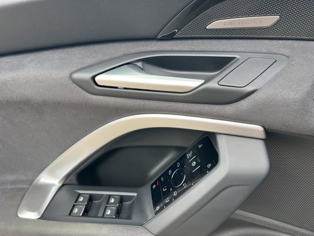 Used 2025 Audi SQ5 Premium Plus w/ Premium Plus Package image 23
