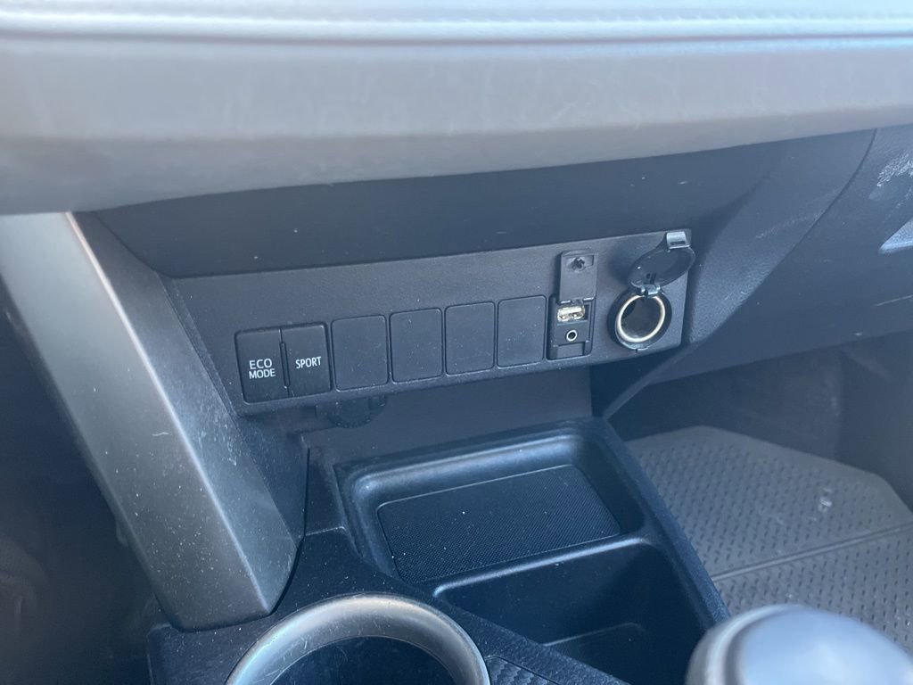 Used 2015 Toyota RAV4 LE image 22
