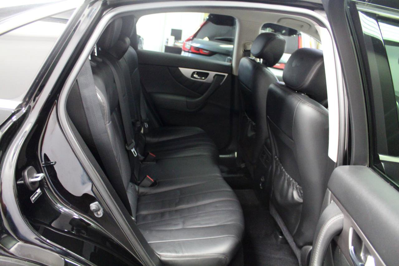 Used 2014 INFINITI QX70 AWD w/ Premium Package image 28