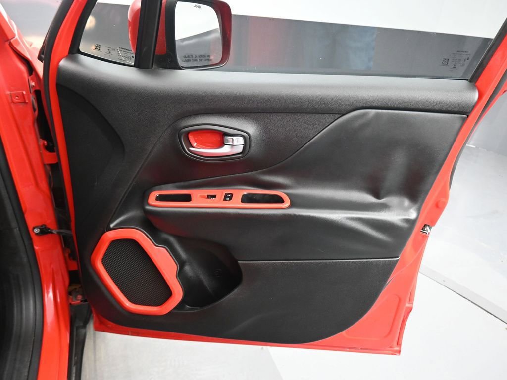 Used 2017 Jeep Renegade Altitude FWD image 35