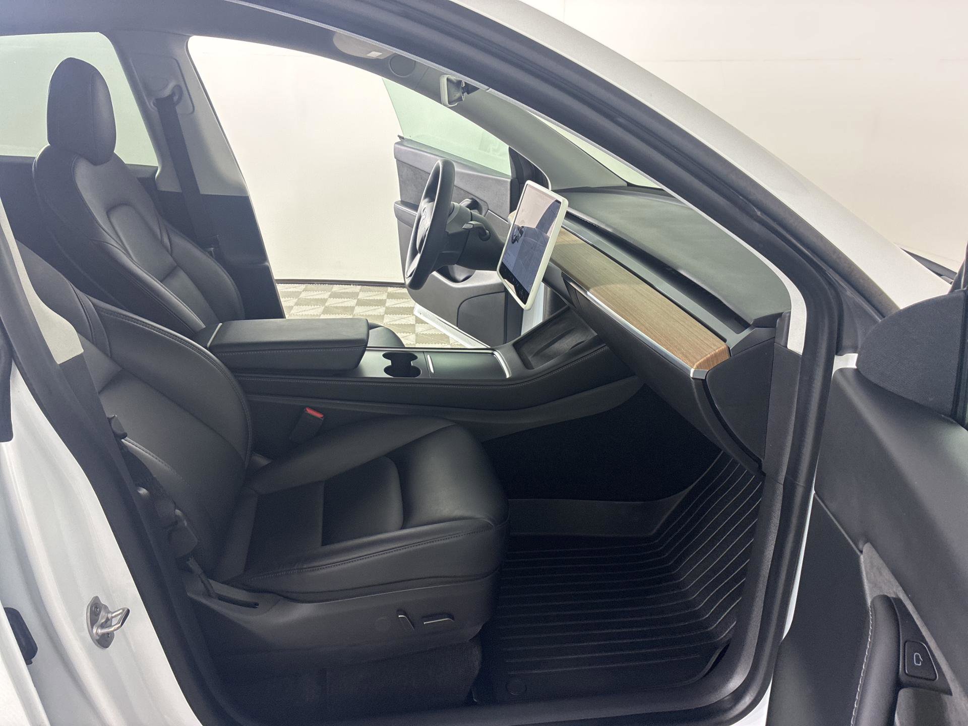 Used 2021 Tesla Model Y Long Range image 15
