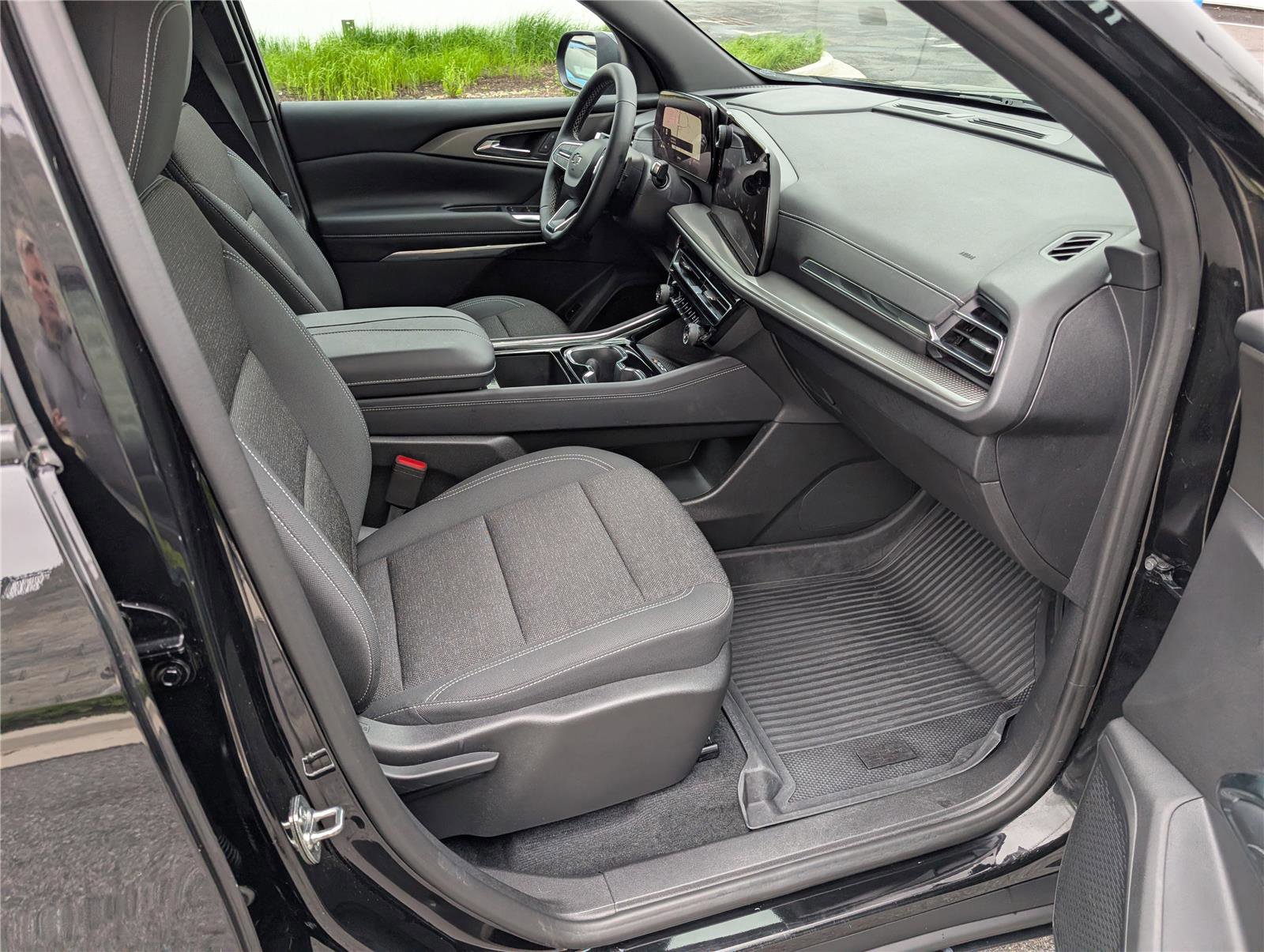 Used 2026 Chevrolet Traverse LT w/ Midnight/Sport Edition FWD image 10