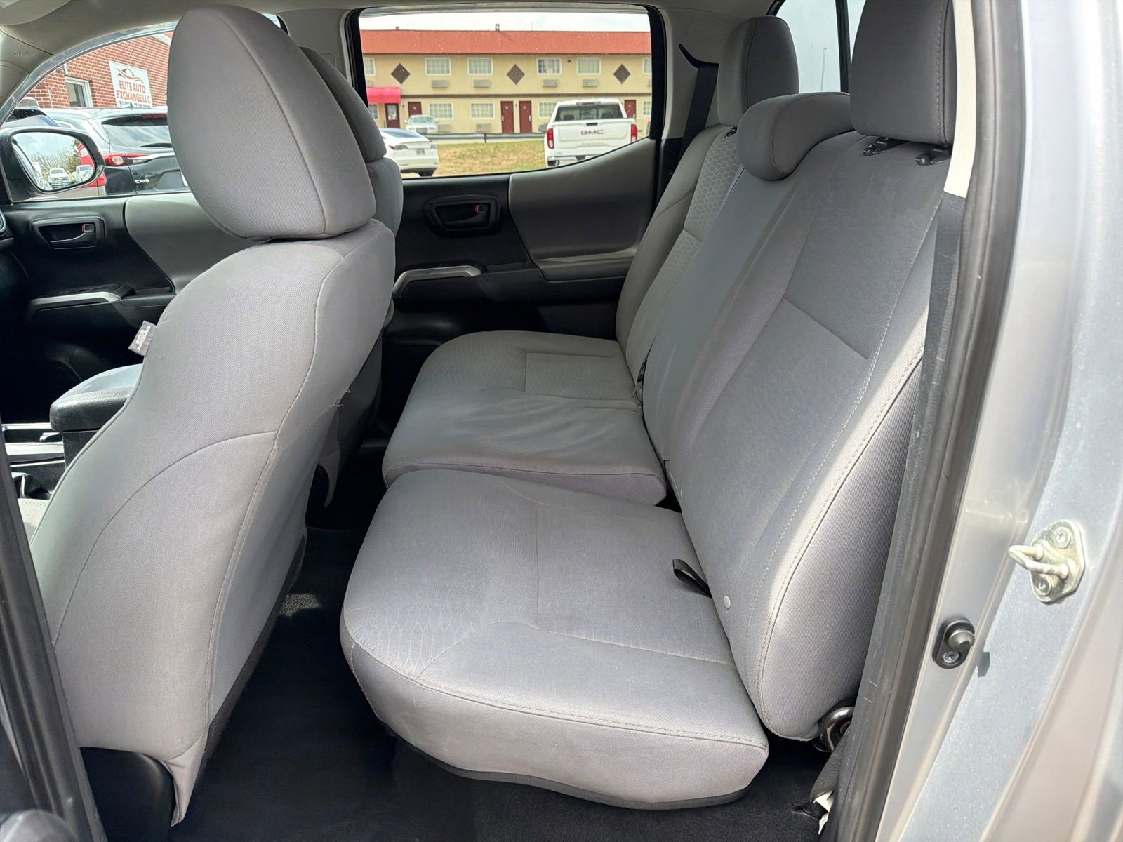 Used 2017 Toyota Tacoma SR5 w/ Tow Package AWD/4WD image 26